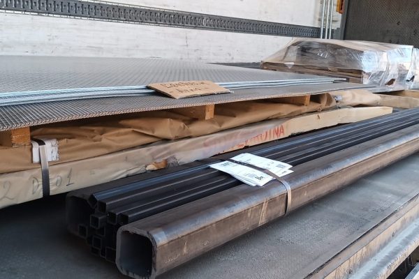 metal sheets tubes delivery in lv